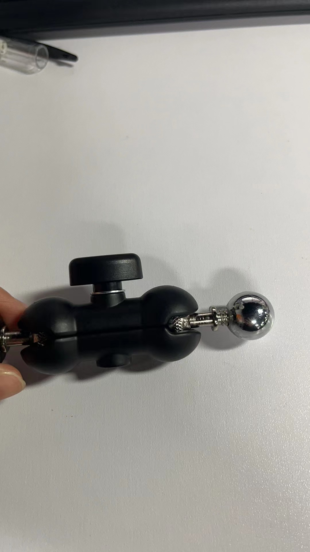 En stock mini mano mágica doble cabeza fuerte abrazadera de cangrejo metal doble cabeza de bola universal mano guisante abrazadera soporte