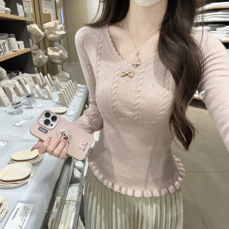 French-style bow design sweater, waist-cinching, slimming, pure and desirable, casual style, knitted long-sleeve, versatile base layer 2026 French-style bow design sweater, waist-cinching, slimming, pure and desirable, casual style, knitted long-sleeve, versatile base layer 2026