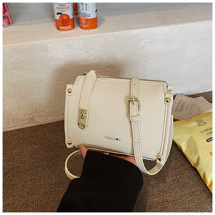 Bolsos retro retro de alta calidad para mujeres 2026 nueva textura lichi bolso pequeño estilo coreano simple mochila de hombro