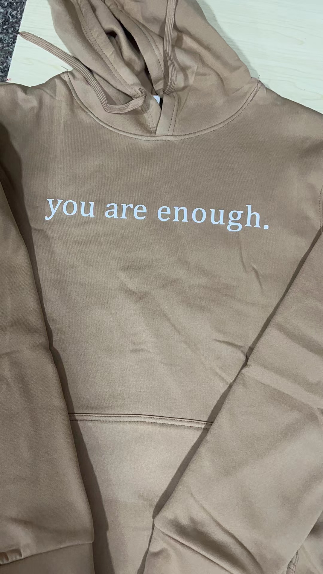 Sudadera con capucha con bolsillo canguro