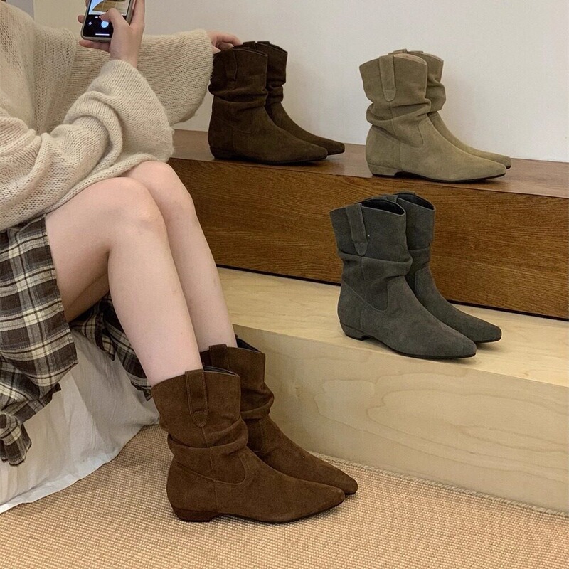 First Encounter Season Hong Kong Retro Pointed-Toe Western Ankle Boots for Women, Autumn/Winter 2026 New Low-Heel Fashionable Versatile Booties First Encounter Season Hong Kong Retro Pointed-Toe Western Ankle Boots for Women, Autumn/Winter 2026 New Low-Heel Fashionable Versatile Booties