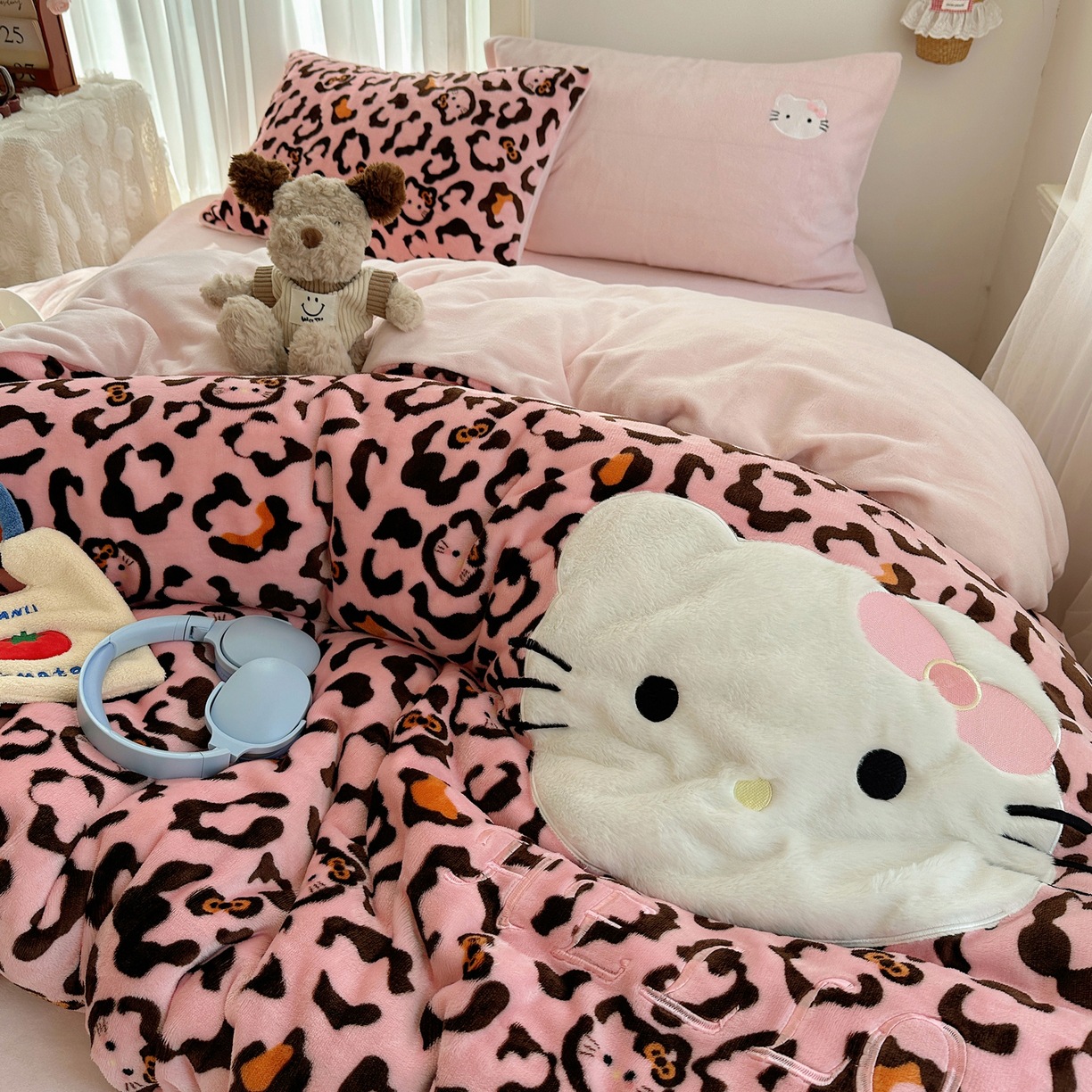 Nuevo conjunto de cuatro piezas de lana de leche de invierno engrosado toallas cálidas bordadas sábanas de dibujos animados cubierta de lana de coral tres piezas