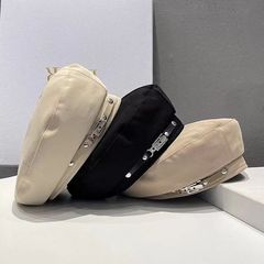 黒の韓国系春秋モデルのベレー帽の女性2023新型秋冬の顔を見せます。