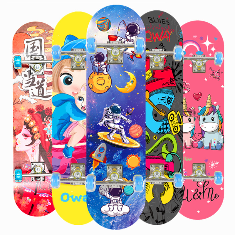 Wholesale Manufacturer Beginner Four-Wheeled Maple 3108 Youth Double Kick Skateboard Children PVC Shining Wheels Skateboard