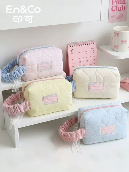 Factory In-Stock Ins-Style Heart-Shaped Quilted Cotton Handbag Makeup Bag with Contrasting Lace, Large Capacity Portable Toiletry Storage Bag