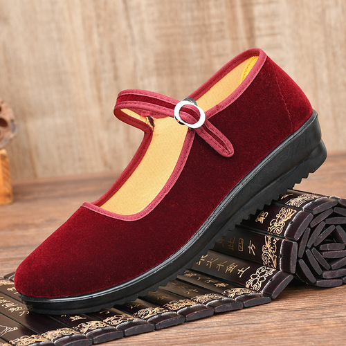 Old Beijing cloth shoes women's red dance shoes square dance shoes breathable and comfortable mom's shoes flat cloth shoes soft sole women's shoes