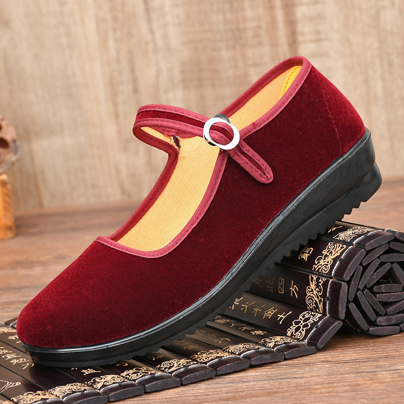 Old Beijing Cloth Shoes for Women, Red Dance Shoes, Square Dance Shoes, Breathable and Comfortable Mom Shoes, Flat Soft-Soled Women's Shoes, Versatile Old Beijing Cloth Shoes for Women, Red Dance Shoes, Square Dance Shoes, Breathable and Comfortable Mom Shoes, Flat Soft-Soled Women's Shoes, Versatile