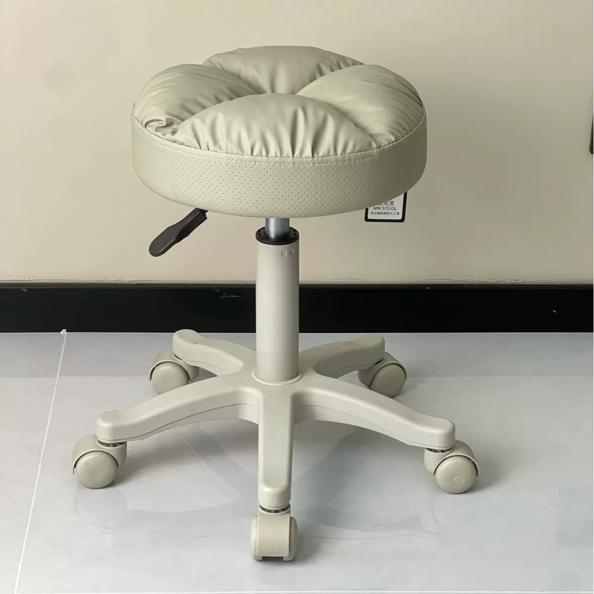 化妆凳轻奢高级女生卧室新款梳妆凳美发美甲师转椅升降圆凳升降椅