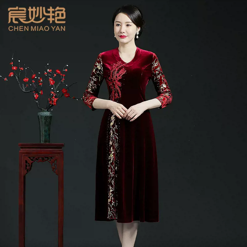 2023年秋季新款丝绒连衣裙 妈妈装婚礼婚宴长款重工绣花钉珠礼服