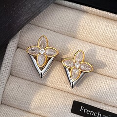 クールなスタイルのメタルシルバーイヤリング、ハイエンド、軽い高級感、レトロな気質のイヤリング、ヨーロッパとアメリカのユニークな2025新しいイヤリング