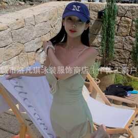 洛凡琪2025新款纯欲修身包臀性感游泳衣女小香风连体海边度假工厂