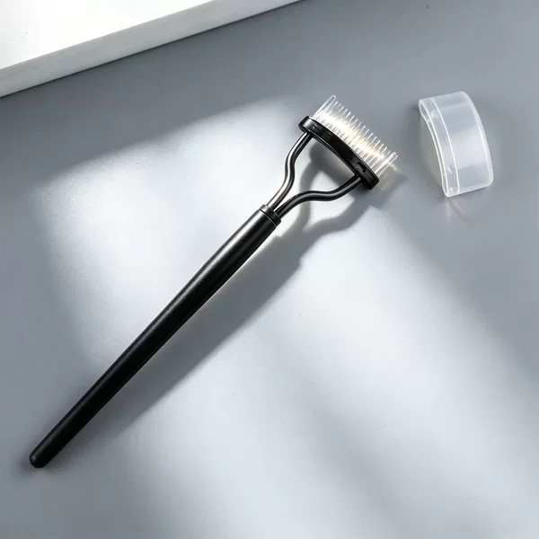 Eyelash comb, plastic fine-tipped dual-use eyebrow comb and brush, separates each lash perfectly, a magic tool for separating lashes