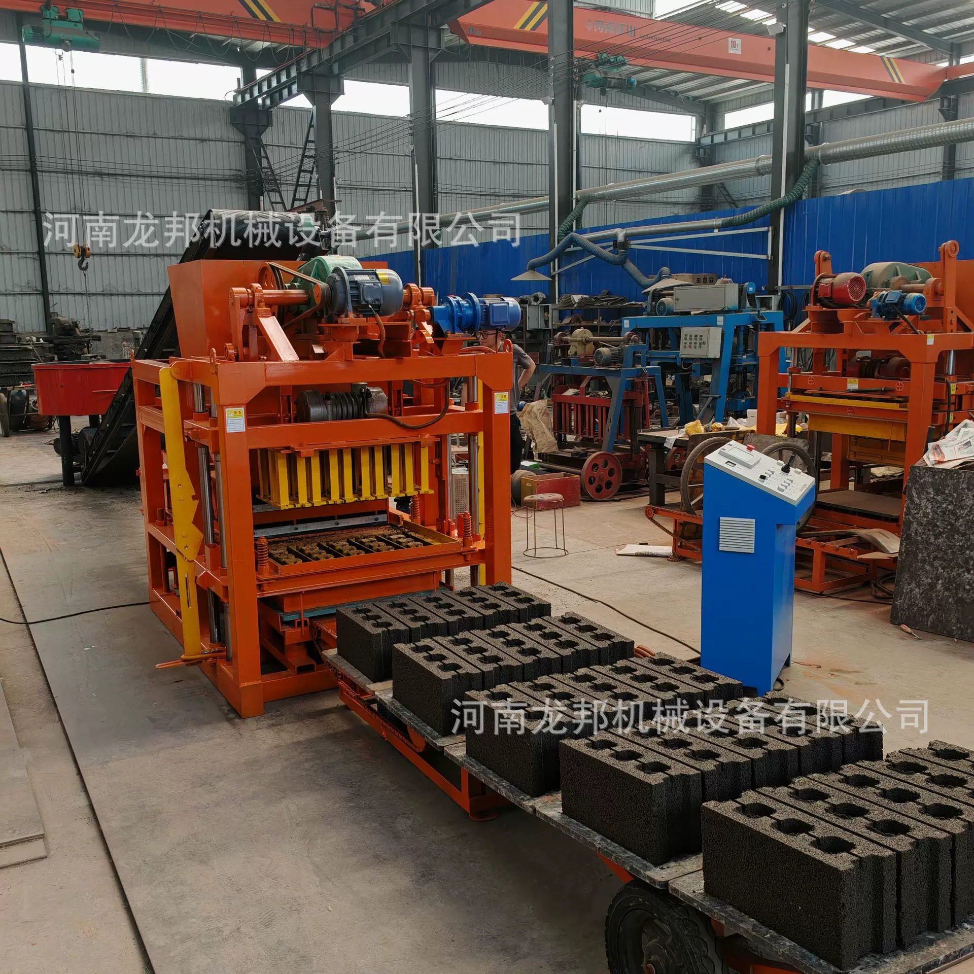 建筑施工出口标准高产量全自动水泥砌块成型机机械设备低价出售