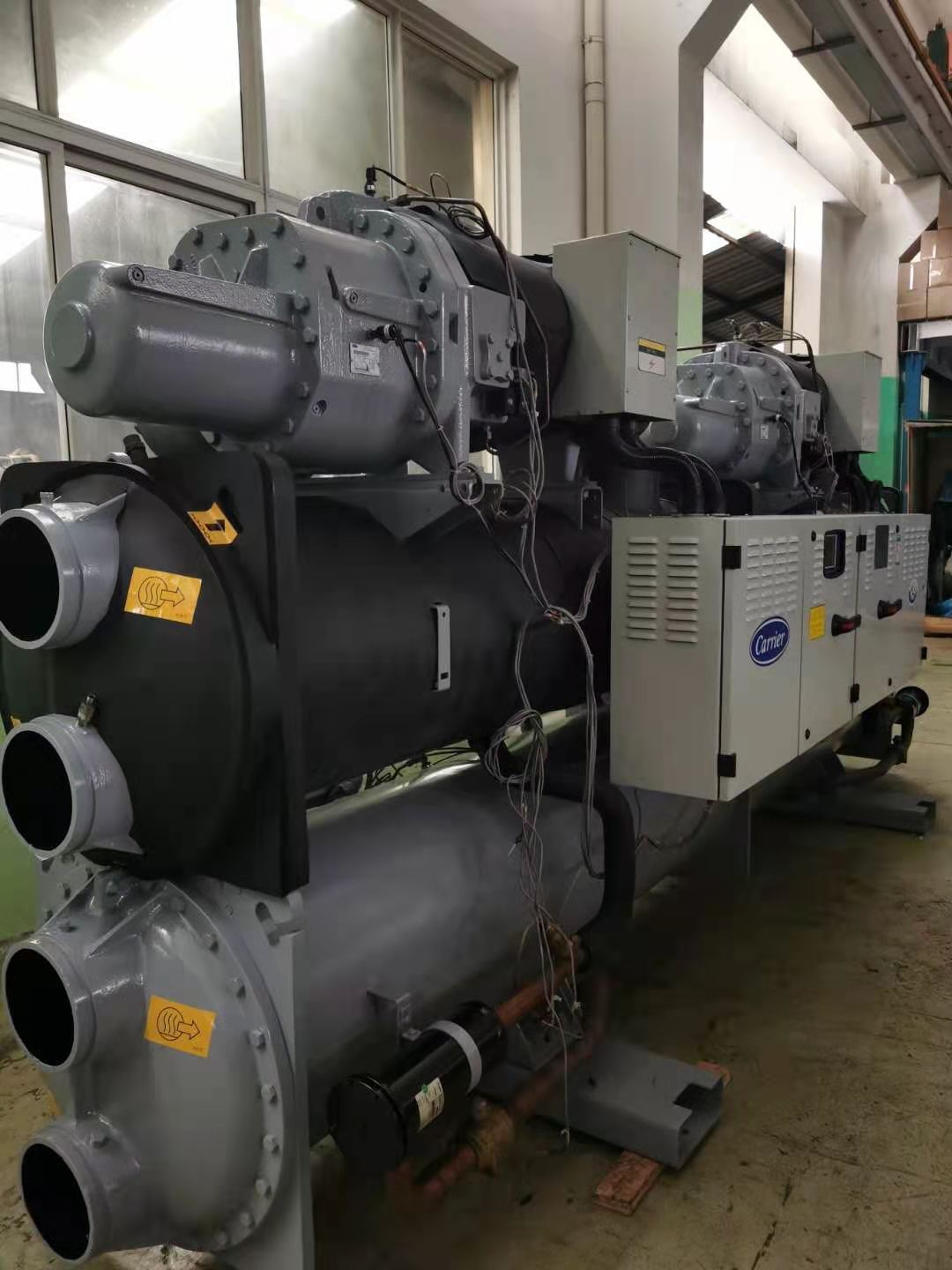 急转出售二手中央空调开利螺杆机30XW1402/1410.4kw/400冷吨