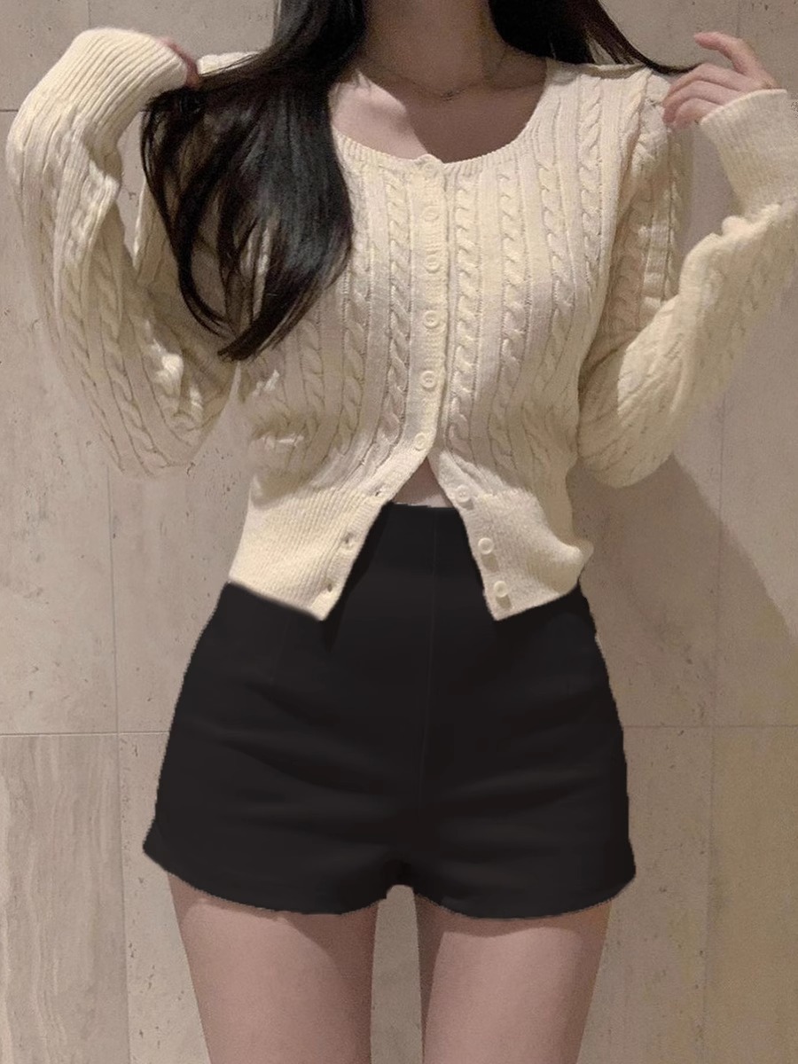 黒の裏起毛ショートパンツ レディース 2025年秋冬新作 ハイウエスト 着痩せ効果 ニッチなAライン おしゃれなインナーパンツ