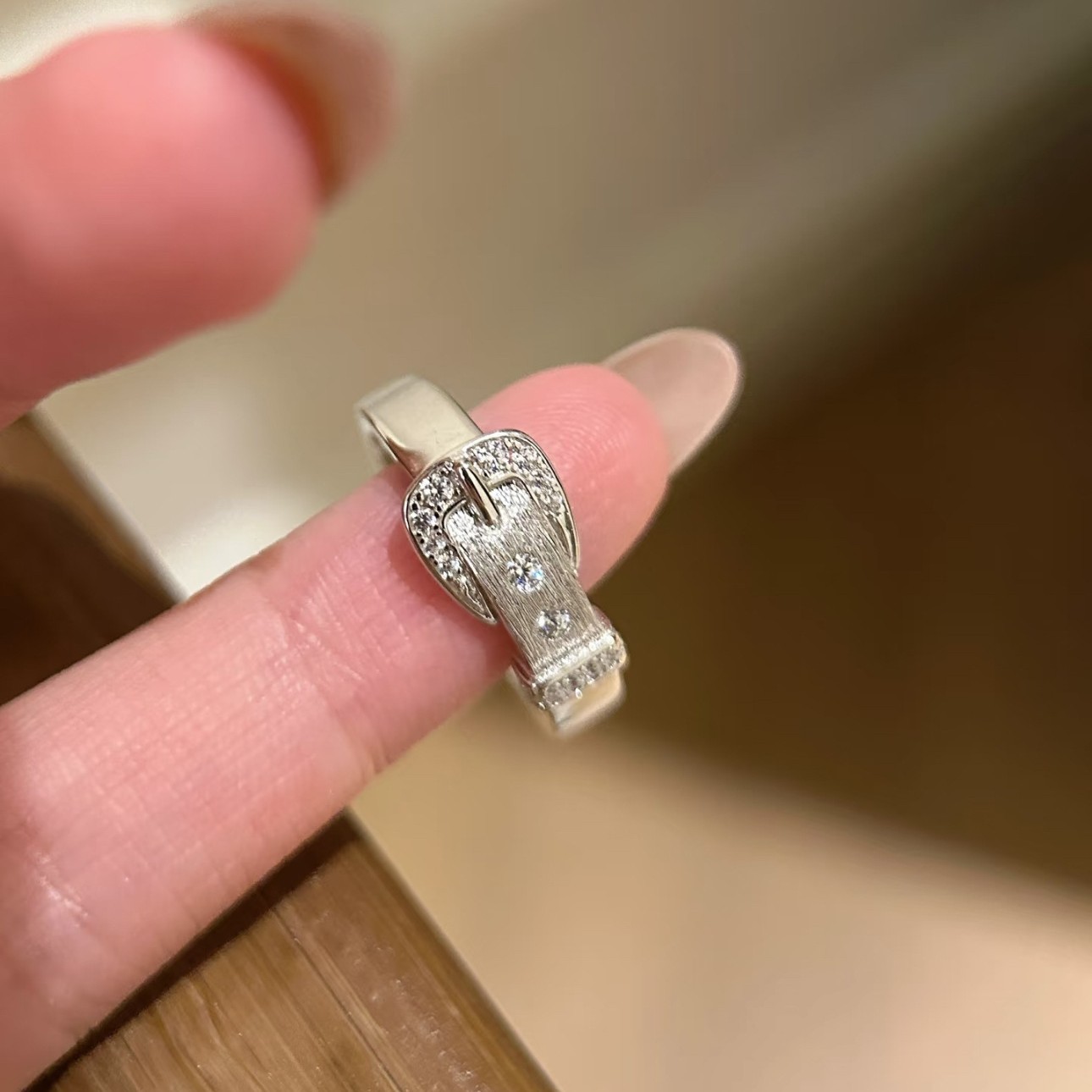 New Brushed Leather Belt Ring for Women, Full of Diamonds, Versatile, High-End Ring, Accessible Luxury, Niche Design, Fashionable