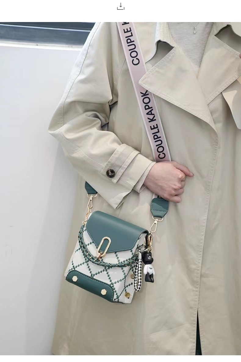 2024 Nuovo simpatico telefono da donna Versatile tracolla larga a tracolla singola Borsa quadrata a contrasto di colore alla moda_voghion.com