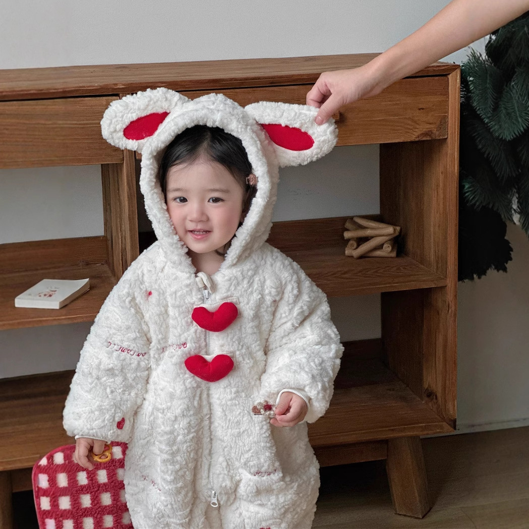 Nuevo producto ropa de invierno, bebé, amor, conejito, bebé cálido, mamelucos gruesos, luna llena, cien días, mamelucos peludos