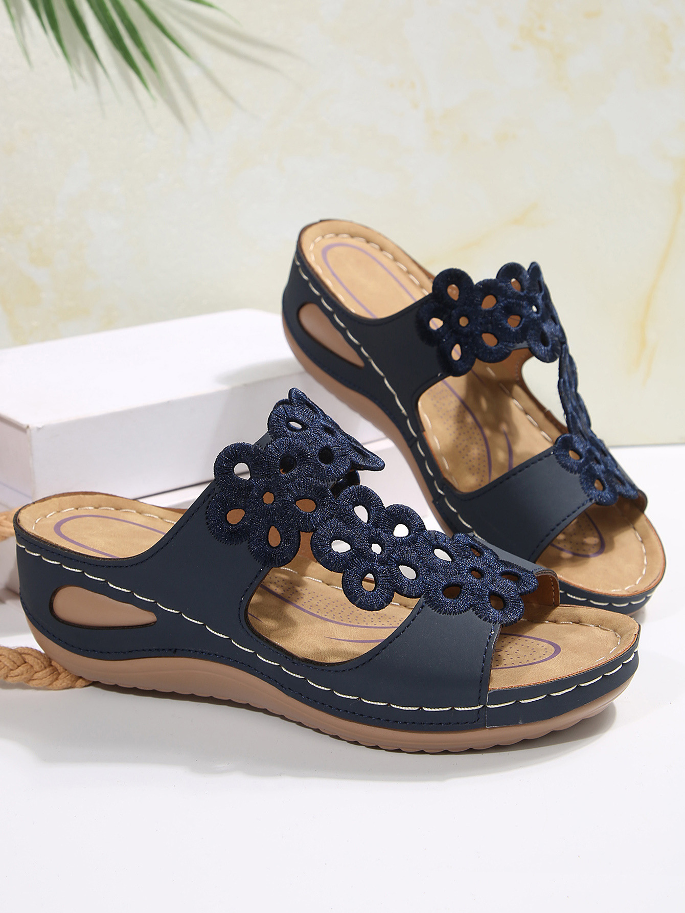 Womens Wedge Sandals Plus Size Hollowed Thick Sole Summer Shoes_voghion.com