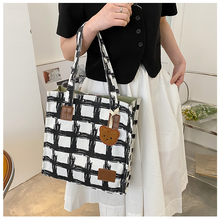 Women's Medium All Seasons Canvas Plaid Fashion Square Magnetic Buckle Tote Bag display picture 2