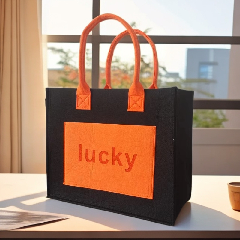 Spot fieltro bolso de gran capacidad celebridad de Internet simple viaje a juego de color portátil pequeño libro rojo bolso de fieltro de un solo hombro