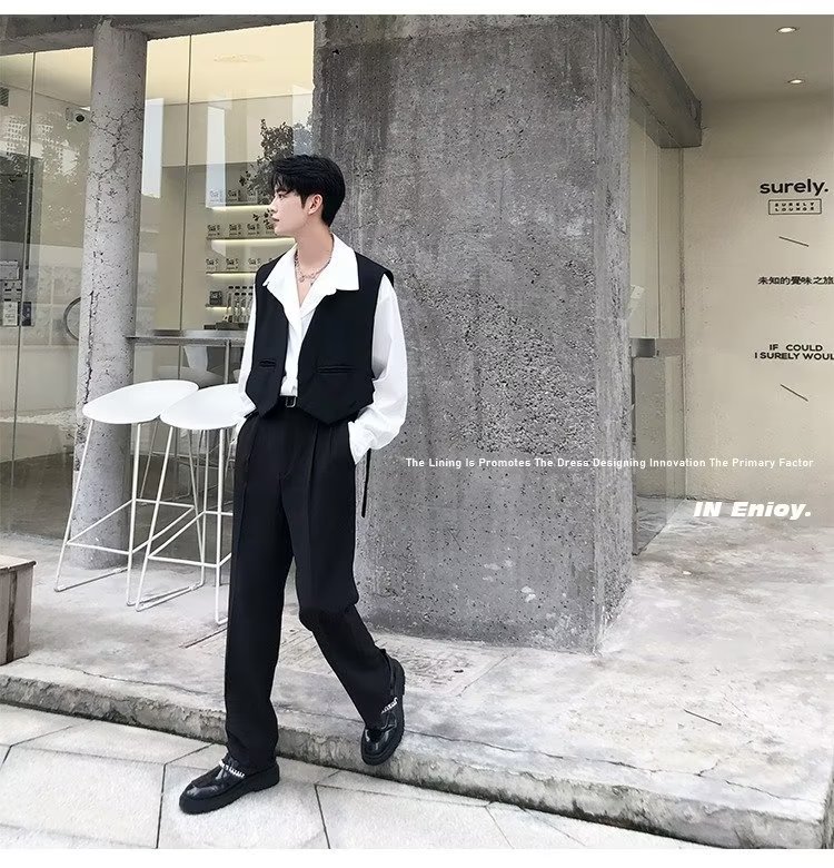 ショートスーツのベスト男の高級ファッションブランドのごろつきのかっこいいベストのデザイン感があります。