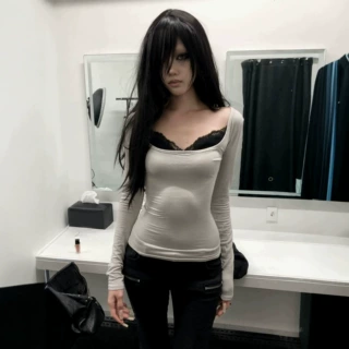 现H  轻亚纯欲风蕾丝拼接长袖T恤女春秋方领修身显瘦辣妹风上衣