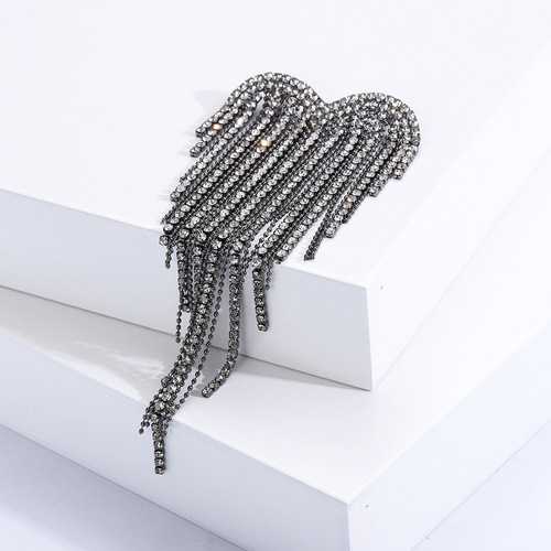 Love tassel brooch, high-end women's ins trendy white-collar suit collar pin decoration, creative and versatile accessories pin