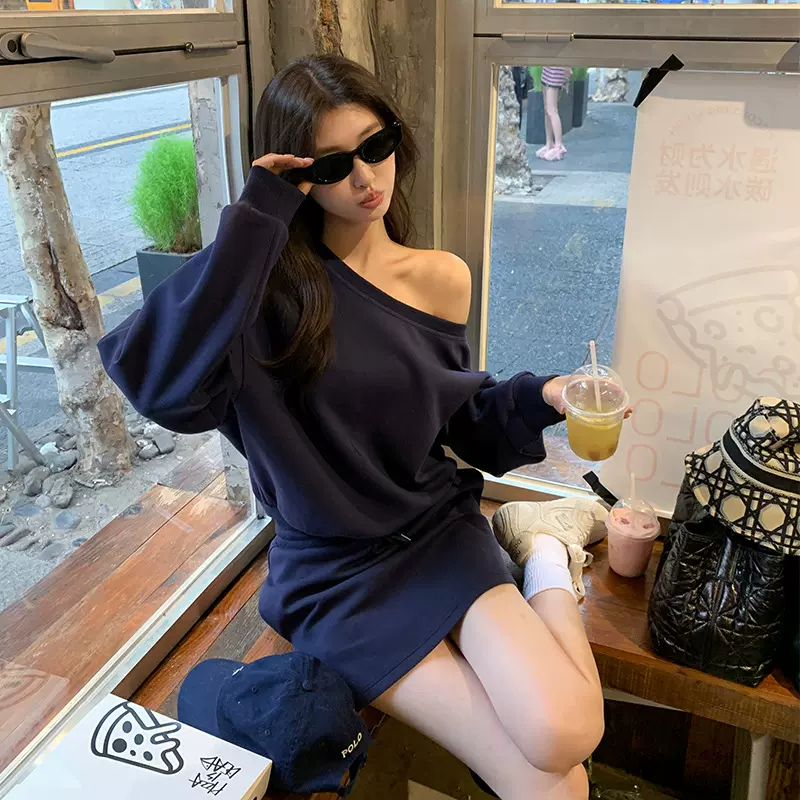 鸿衫美式卫衣女早秋小众宽松长袖露肩时尚套装上衣+短裙斜肩卫衣