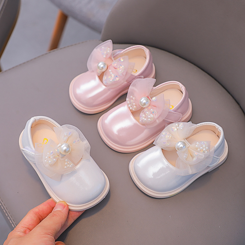 Bebé niña boca cuadrada zapatos de una sola capa 2024 primavera estilo coreano arco princesa zapatos de cuero zapatos de niño blanco entrega de una sola pieza