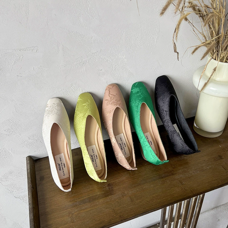 Ретро новый китайский стиль 2024 новые плоские одиночные туфли женские легкие нежные атласные жаккардовые молочные туфли на каблуках