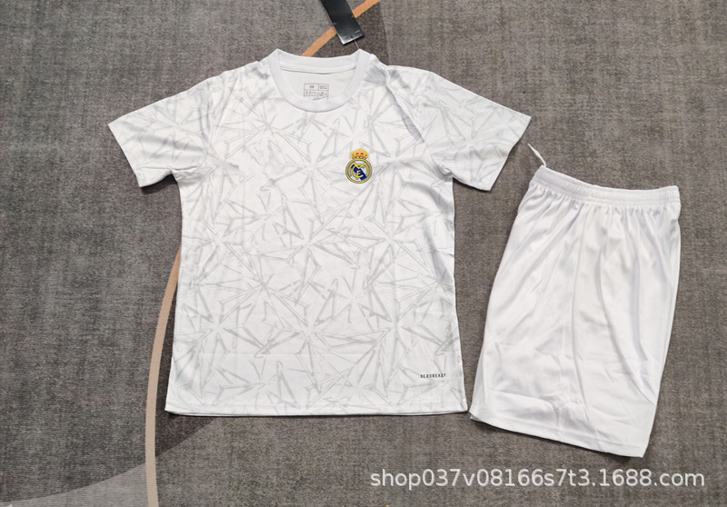 2426新シーズン子供服サッカー服皇馬ポルトガルマンチェスター・ユナイテッド熱刺バルサ・サントスの主客席|undefined
