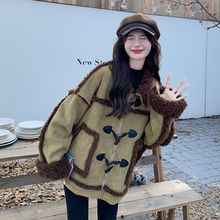 军绿色牛角扣皮毛一体羊羔毛外套女秋冬设计麂皮绒机车服棉服