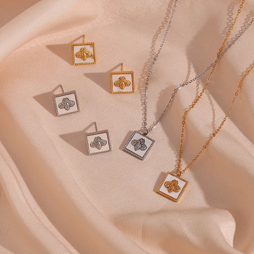 Fashion Bee Stainless Steel Plating Shell Pendant Necklace