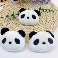 白いパンダDIYアクセサリーパーツ、飾り、ぬいぐるみ、ピンバッジ、鳴き笛、靴、帽子、バッグの飾り、付属品