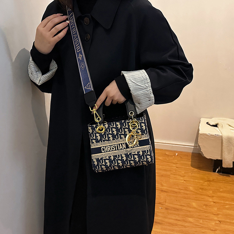 Bolso de concubina transfronterizo bolso de mujer 2024 nuevo lujo ligero de alta calidad, bolso pequeño diagonal bordado popular de este año