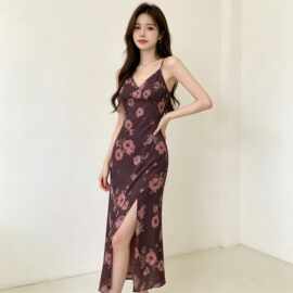 法式碎花v领连衣裙子夏季女2026新款显瘦气质风情万种的裙子批发
