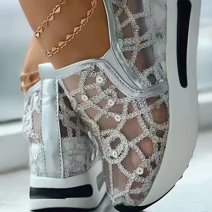 Женская обувь с перекрестными отверстиями, летние европейские и американские новые повседневные удобные нескользящие спортивные сандалии на платформе с кружевной сеткой 2023 года для женщин