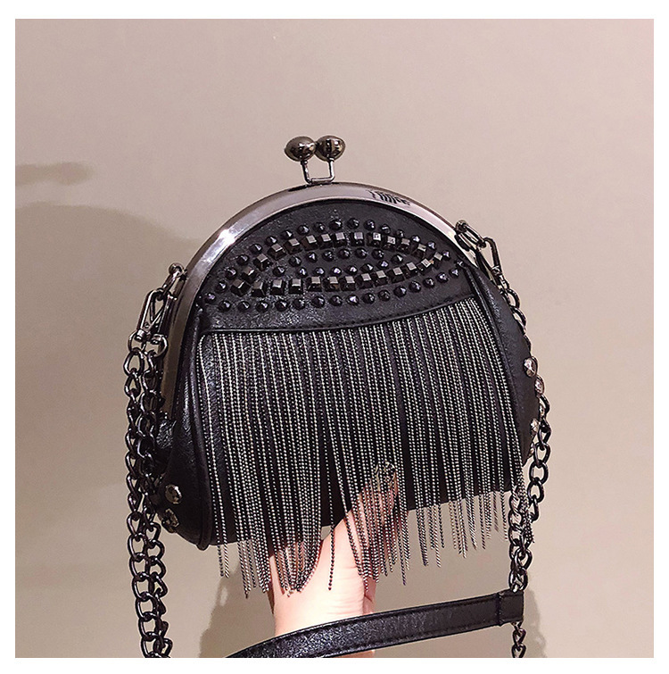 Cross-border Women's bag trendy new Rivet tassel chain shoulder messenger bag versatile fashion portable clip shell bag
