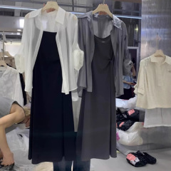 女性のためのハイエンド日焼け止めシャツサスペンダードレススーツ 2025 夏の新しいバックバックルファッションスーツトレンド