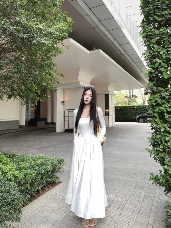 周章章"南法庄园"秋季长袖连衣裙女针织拼接气质方领修身打底裙子|undefined