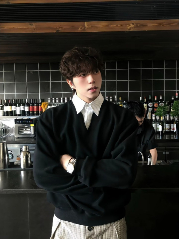 Black Mock Two-Layer Shirt Collar Sweatshirt Men's Fall Winter Cleanfit Premium Collegiate Long Sleeve Polo Top Black Mock Two-Layer Shirt Collar Sweatshirt Men's Fall Winter Cleanfit Premium Collegiate Long Sleeve Polo Top