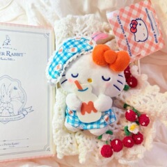 三丽鸥插画师联名系列Hellokitty可爱凯蒂猫毛绒公仔书包小挂件