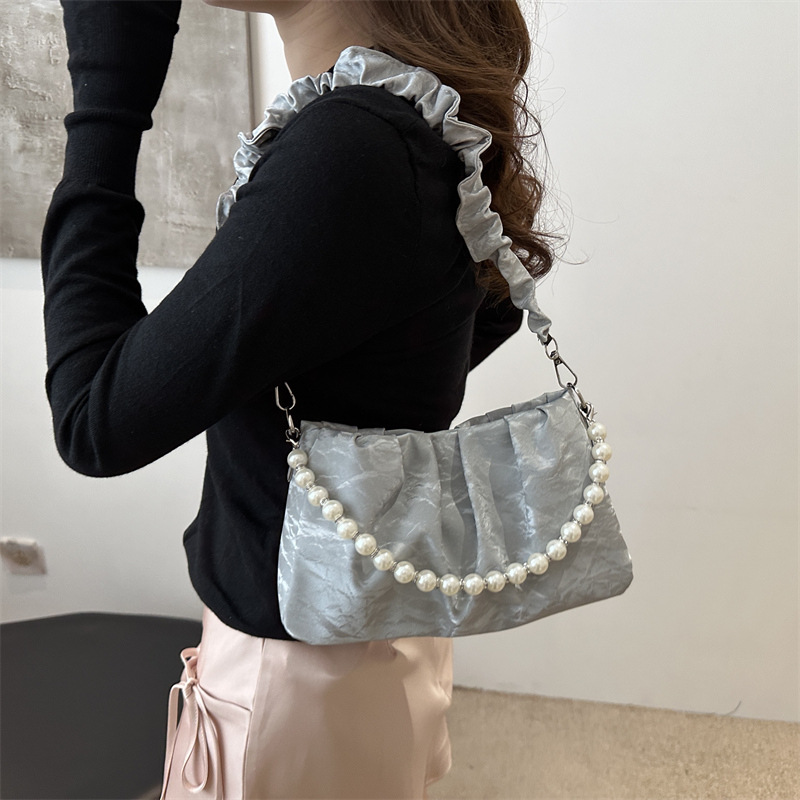 2024 nuevo bolso de mano de cadena de perlas nicho diseño plegable bolso de nube debajo de la axila red de marea roja bolso de mochila