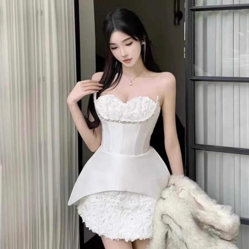 Vietnamese Niche Fishbone Rhinestone Patchwork Dress with Satin and Floral Lace Bustier Gown Vietnamese Niche Fishbone Rhinestone Patchwork Dress with Satin and Floral Lace Bustier Gown