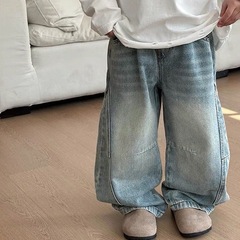 春と秋の男女の子供服のジーパン