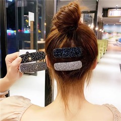 シンプルな雰囲気のドリルbbはファッションのサイドのヘアピンを挟みます。