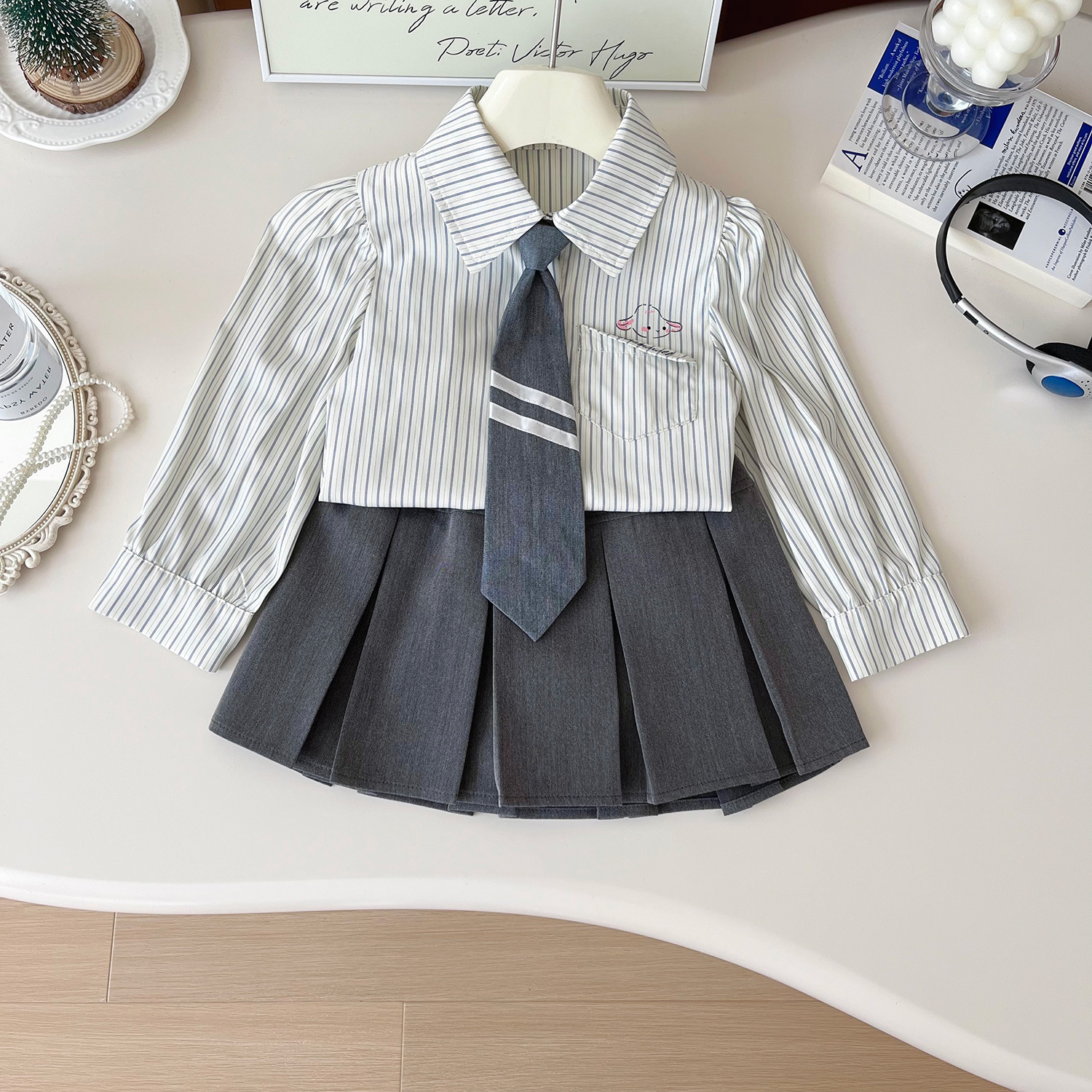 Mädchen Set Aus Gestreiftem Hemd Und Faltenrock Für Die Schule_voghion.com