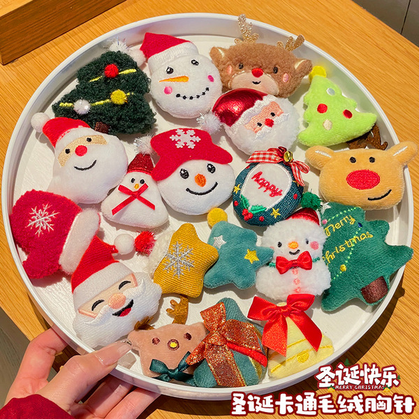 Christmas cute cartoon brooch for elderly