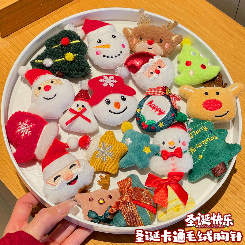 Christmas cute cartoon brooch for elderly